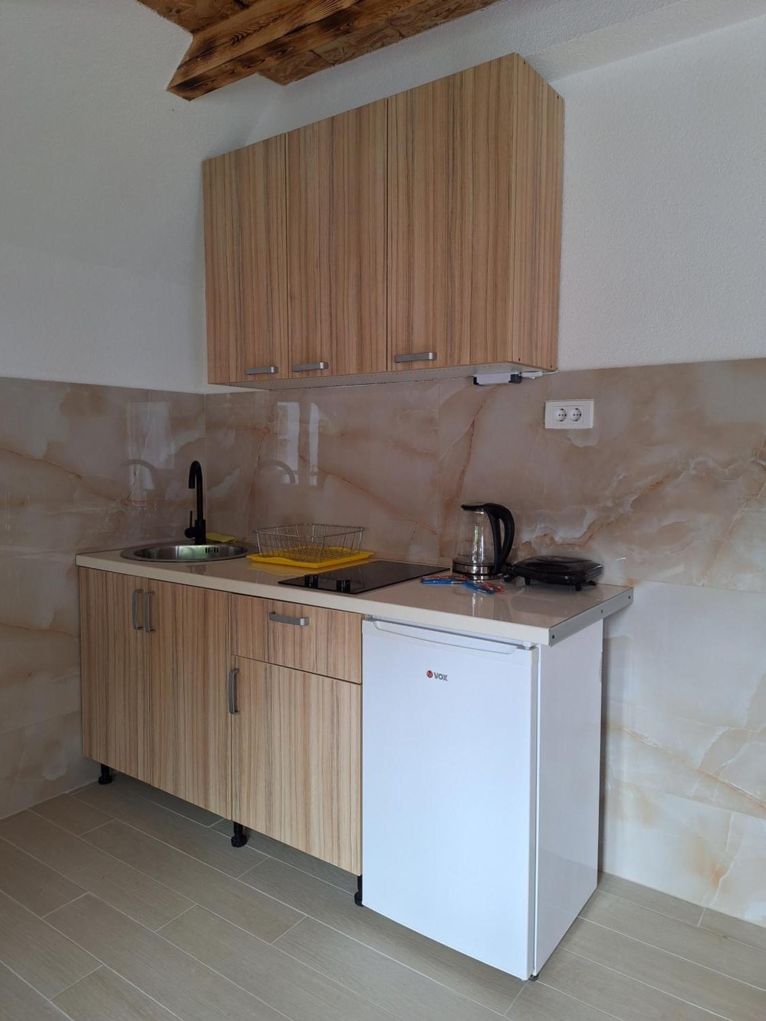 Apartmani Lena Pluzine Bagian luar foto