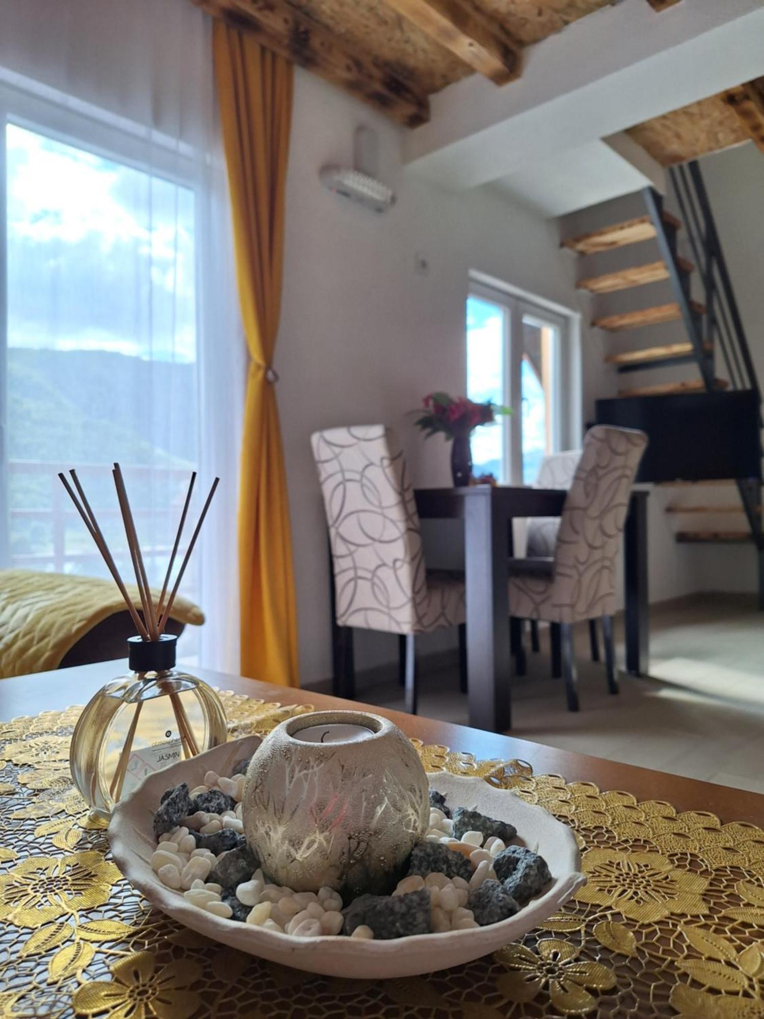 Apartmani Lena Pluzine Bagian luar foto