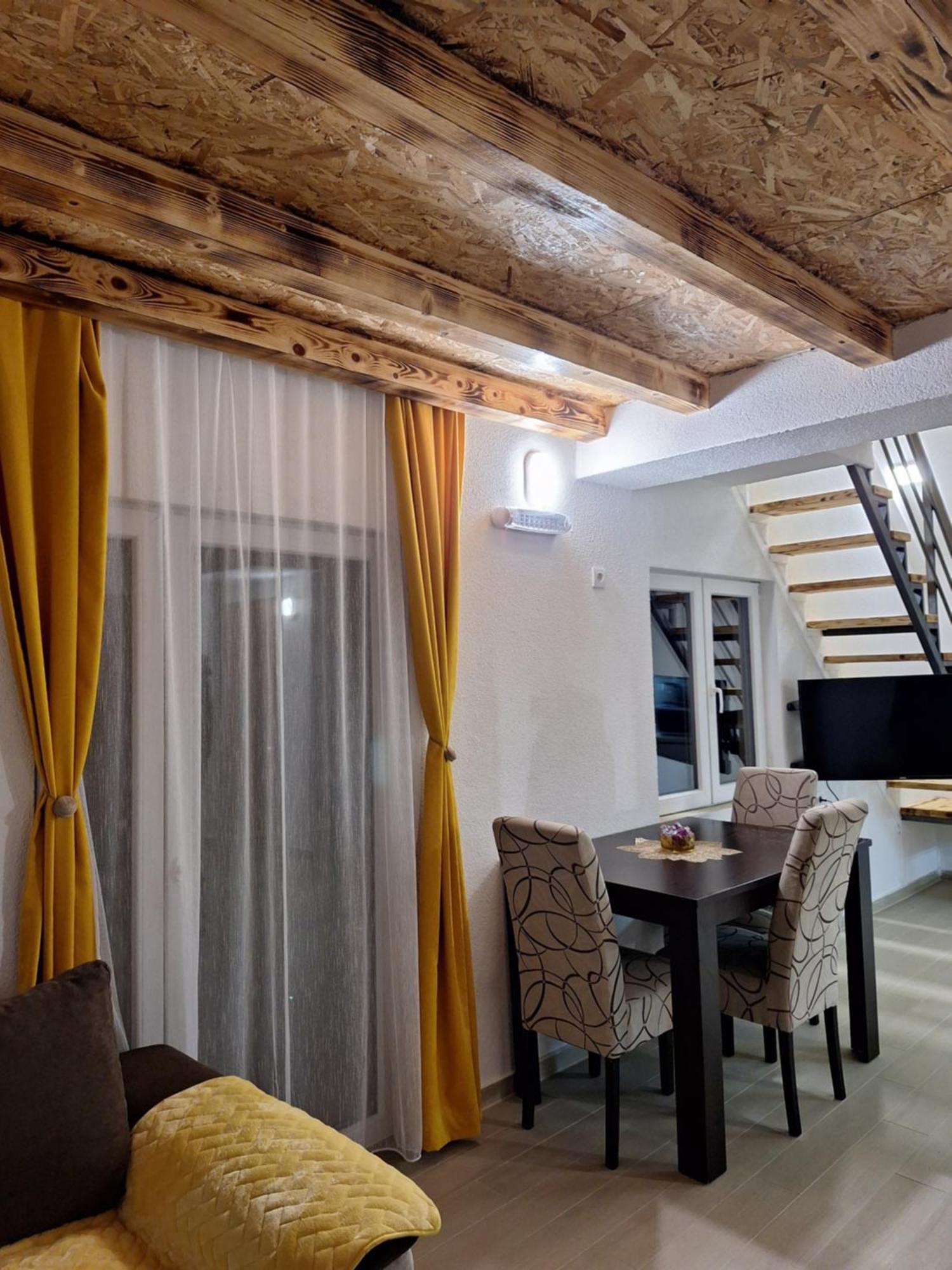 Apartmani Lena Pluzine Bagian luar foto
