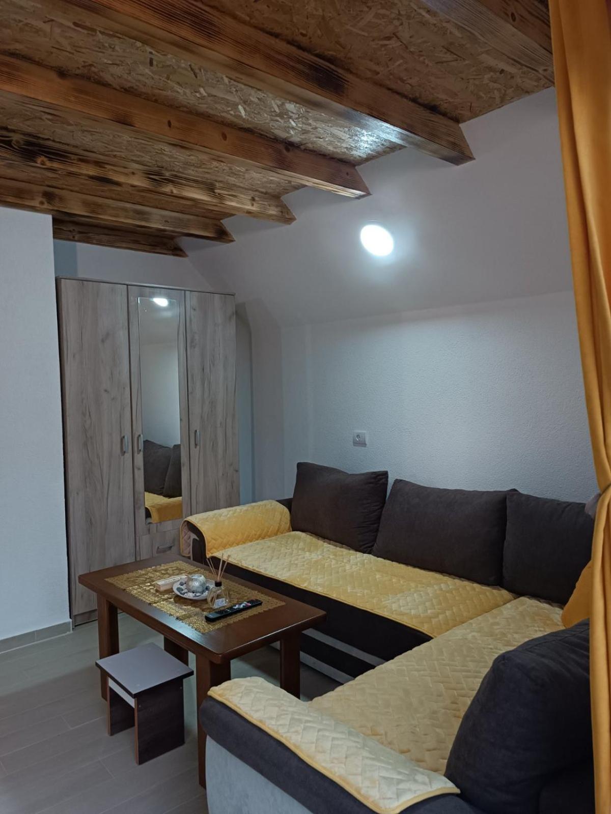 Apartmani Lena Pluzine Bagian luar foto