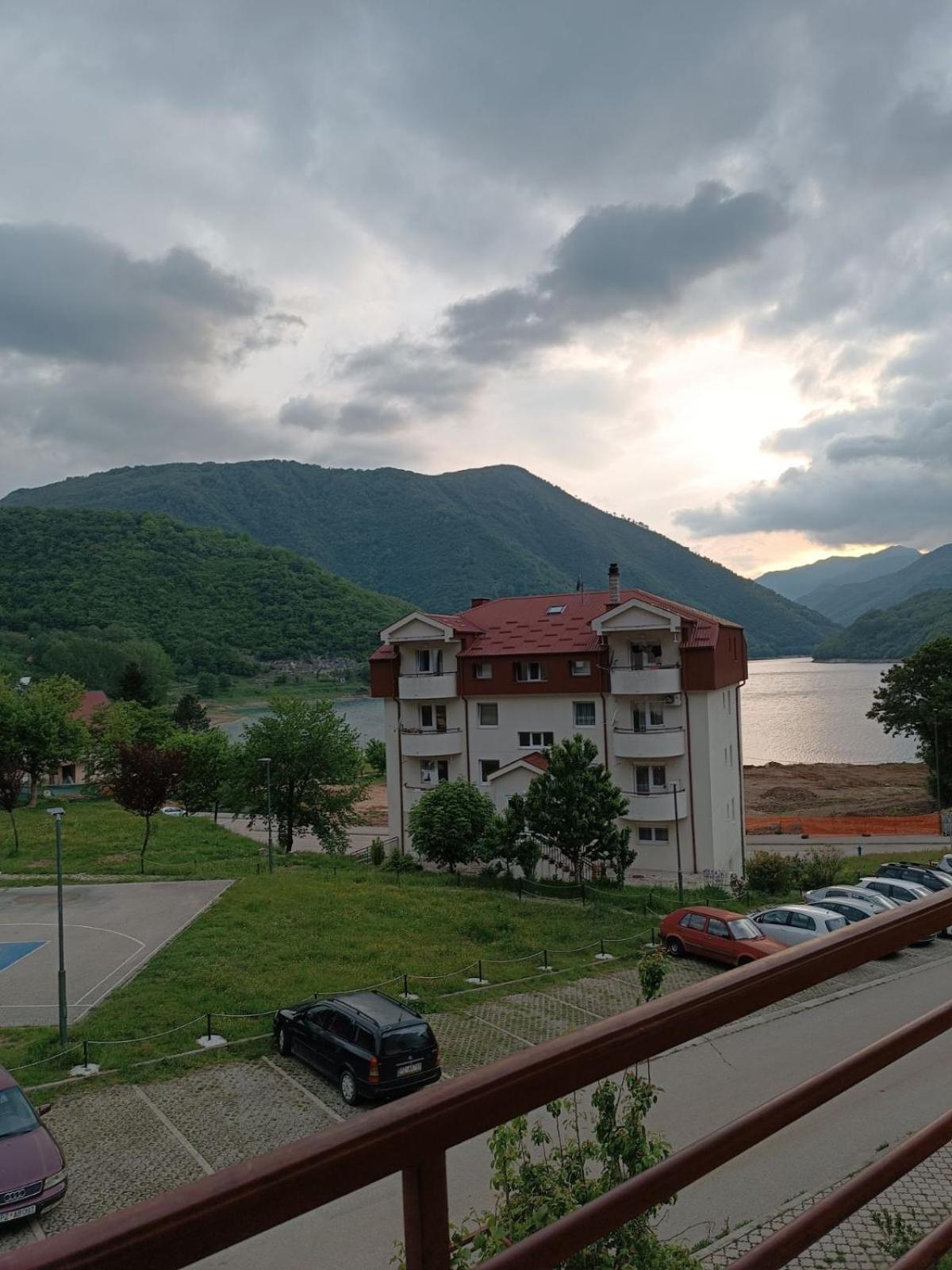 Apartmani Lena Pluzine Ruang foto