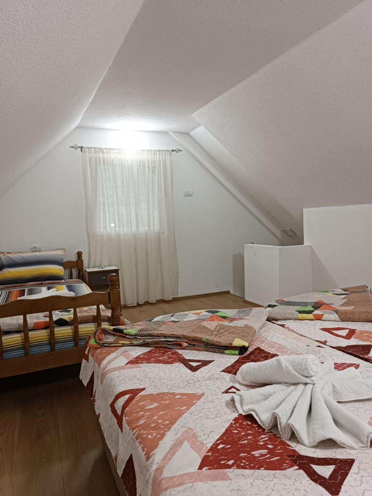 Apartmani Lena Pluzine Bagian luar foto