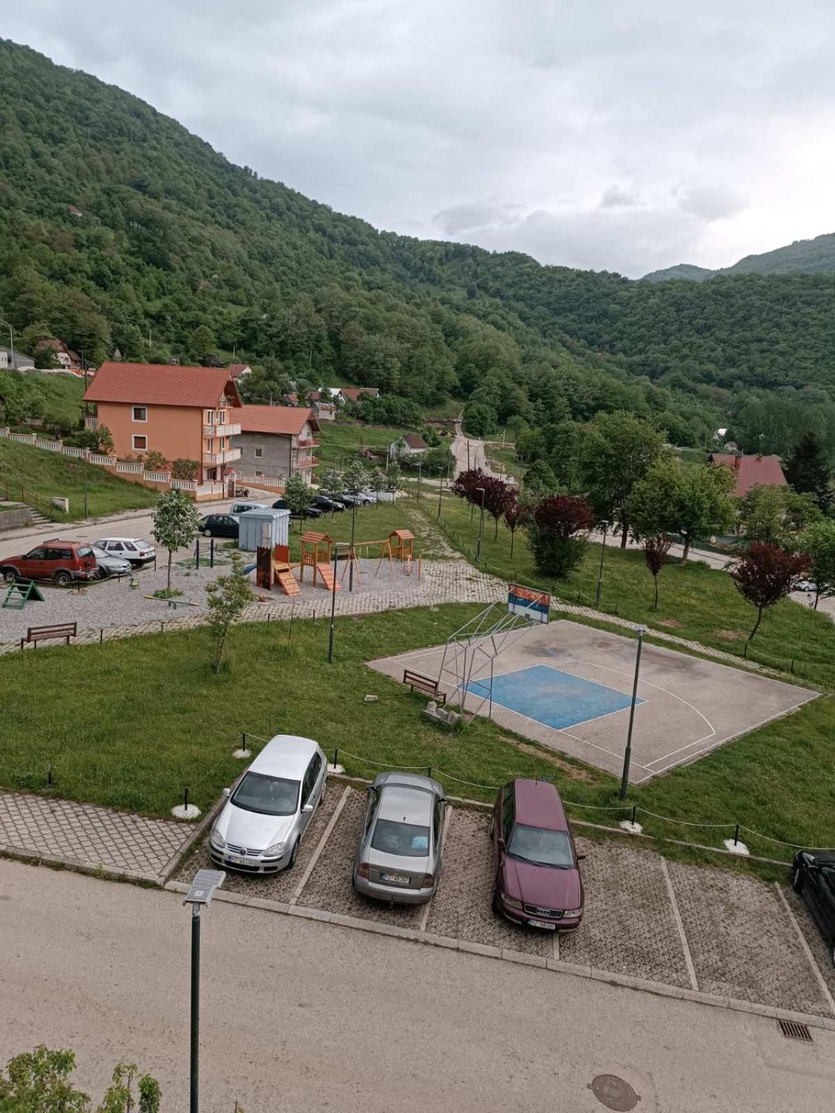 Apartmani Lena Pluzine Bagian luar foto